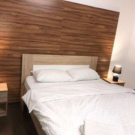 Naberezhna 10, Central Lutsk Lägenhet Exteriör bild