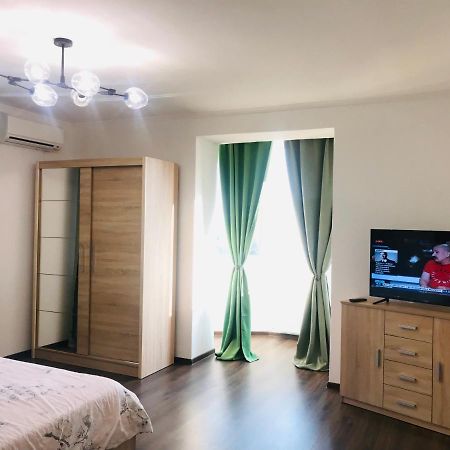 Naberezhna 10, Central Lutsk Lägenhet Exteriör bild