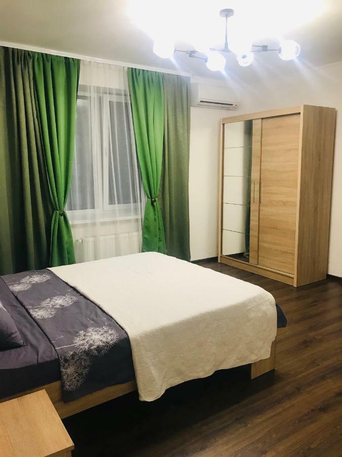 Naberezhna 10, Central Lutsk Lägenhet Exteriör bild